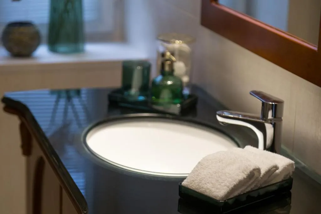 Modern and homely 1bed apt&steps away from Freedom square&free wifi, Tbilisi, Georgia
