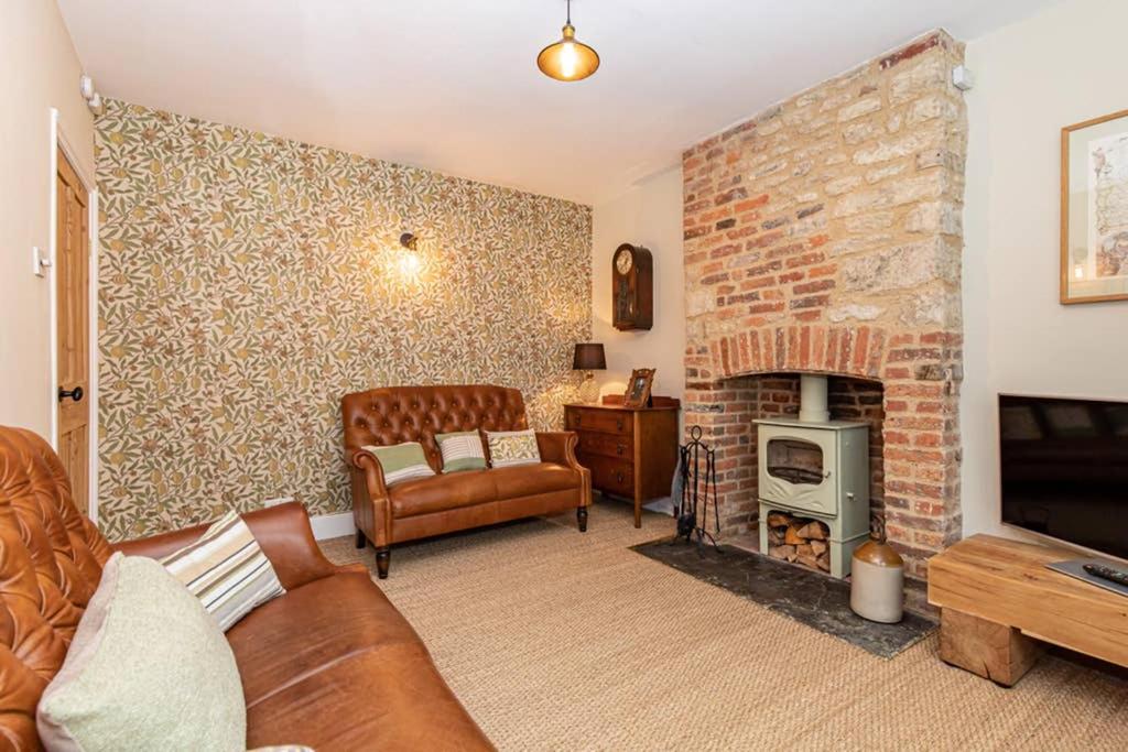 Oxfordshire Living - The Bowler Hat Cottage - Woodstock