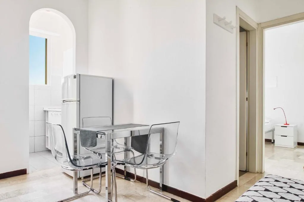 Lovely flat with a view on Navigli, Comasina, Italy