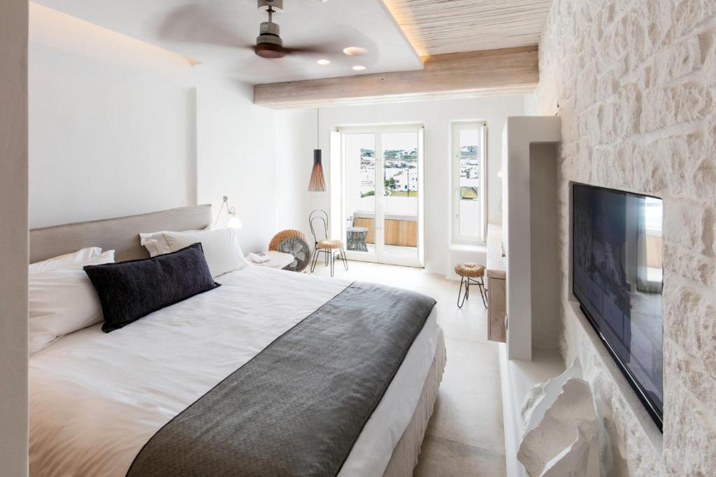 Deluxe Room with Outdoor Hot Tub