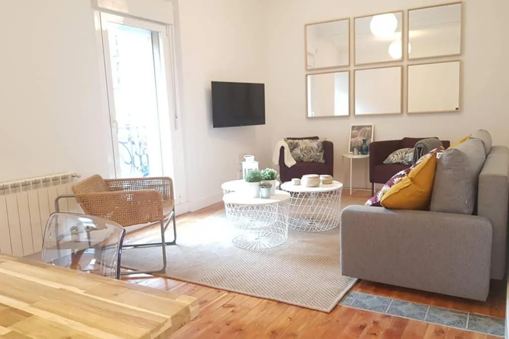 Atocha y Centro - 8pax WIFI, AC- Free Parking, Madrid, Spania