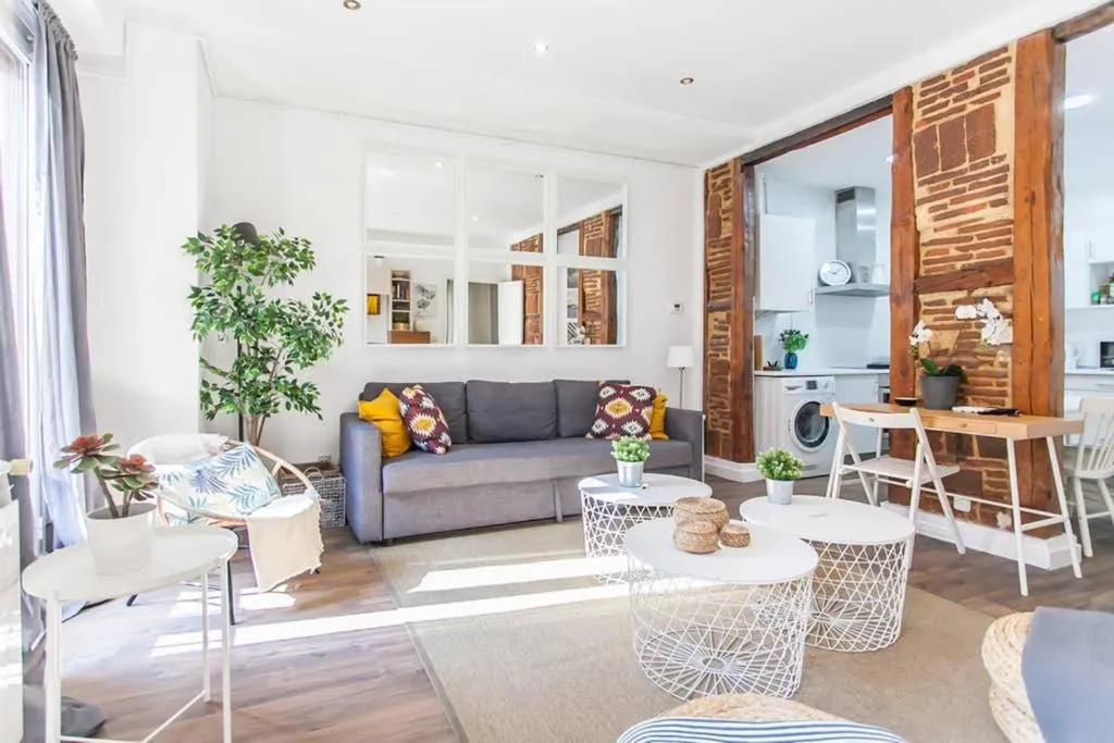 MALASAÑA CONDE DUQUE - 6pax - AC - FREE Parking, Madrid, Spania
