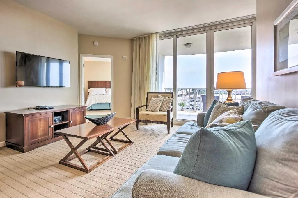 Bright Destin Retreat with Pool and Tennis Courts, Destin, Statele Unite ale Americii
