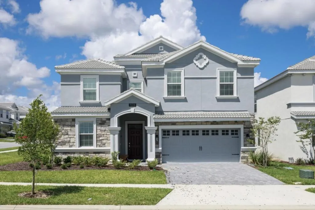 Beautiful 8BR Family Home with Pool - Near Disney!, Davenport, Statele Unite ale Americii