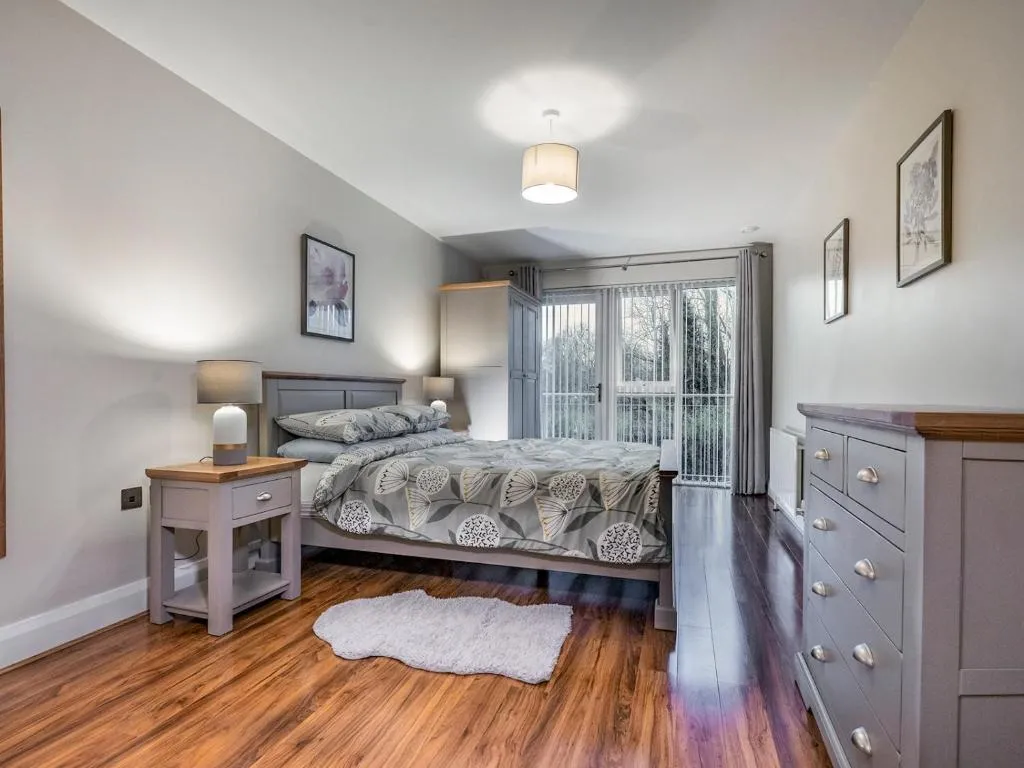 Stunning 2BR Apartment - Perfect For Longer Stays, Belfast, United Kingdom