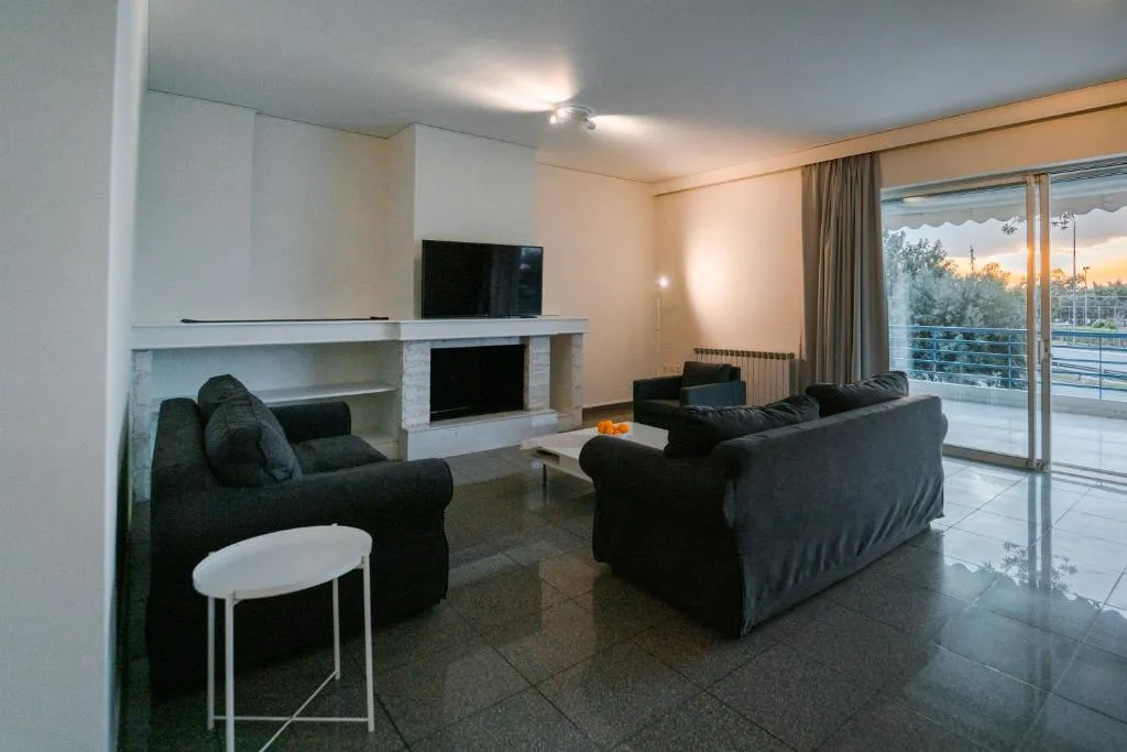 Spacious Renovated Flat in Palaio Faliro, Atena, Grecia