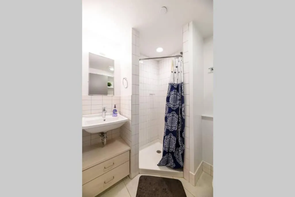 Short walk to MGH, great unit to stay inside, Boston, United States