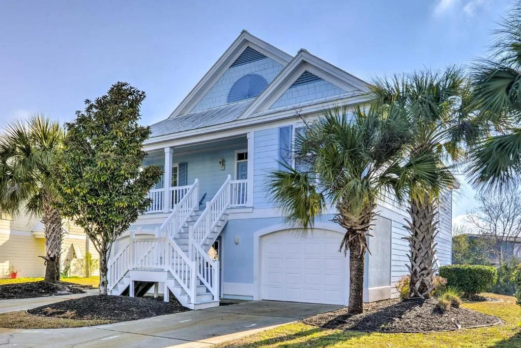 Surfside Beach Home with Lake View and Golf Carts!, Myrtle Beach, Statele Unite ale Americii