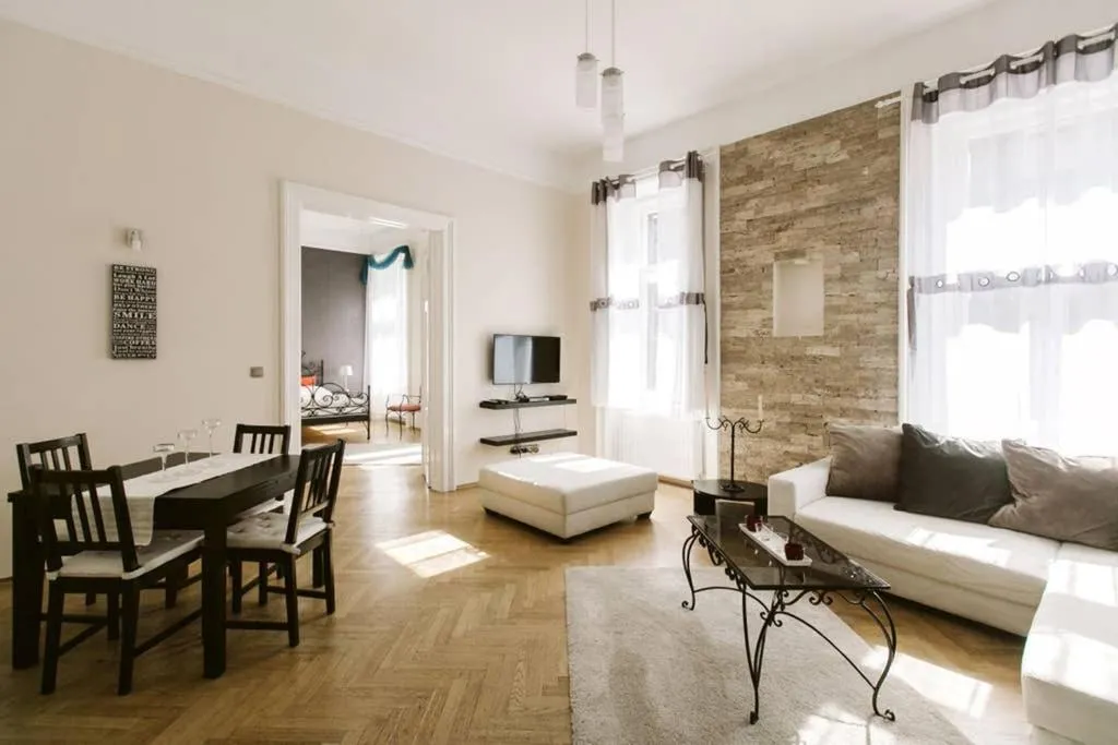 Two Bedroom Apartment with A/C, Budapesta, Ungaria