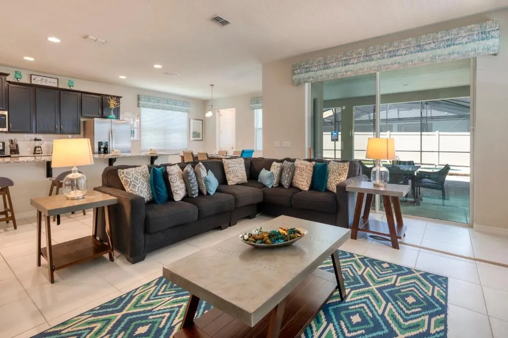 Incredible pool home, minutes from Disney parks, Kissimmee, United States