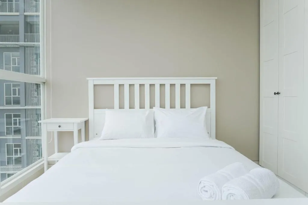 Graceful 1BR Ciputra International Apartment By Travelio, Jakarta, Indonesia
