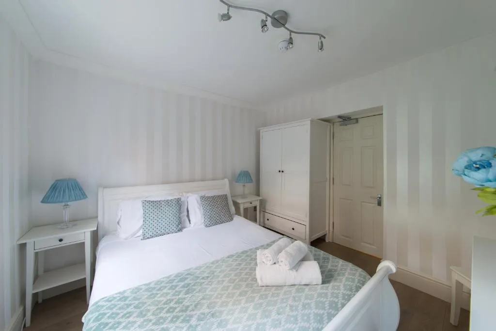 Spacious Garden Flat - Kensington Olympia / West Kensington, Londra, Marea Britanie