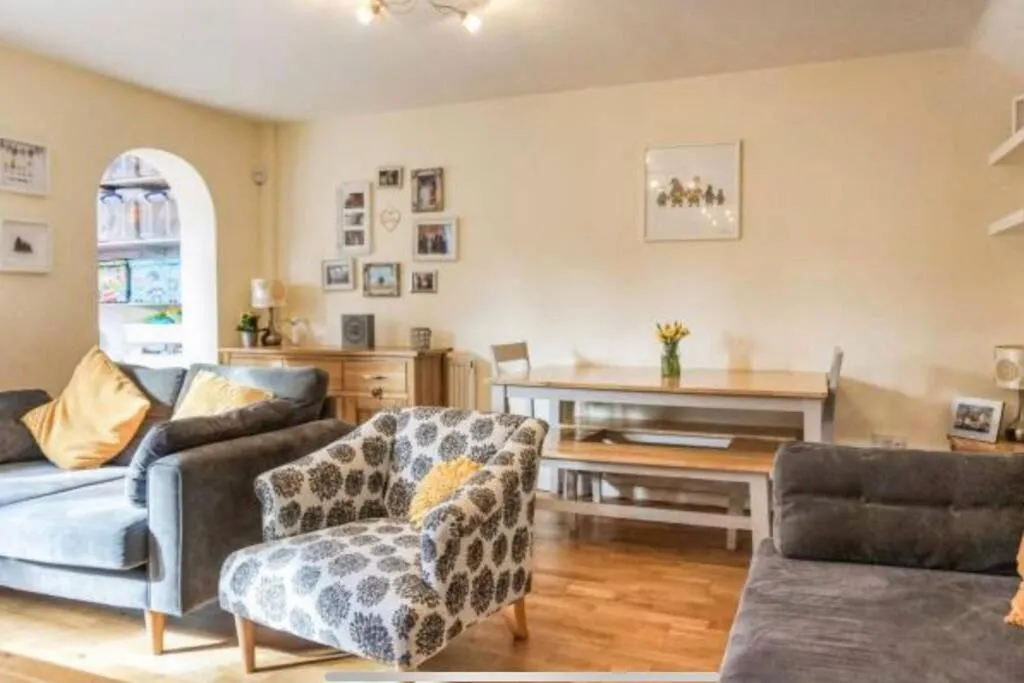 4 Bedroom House Coventry Hosted By SnoozeNow, Coventry, Marea Britanie