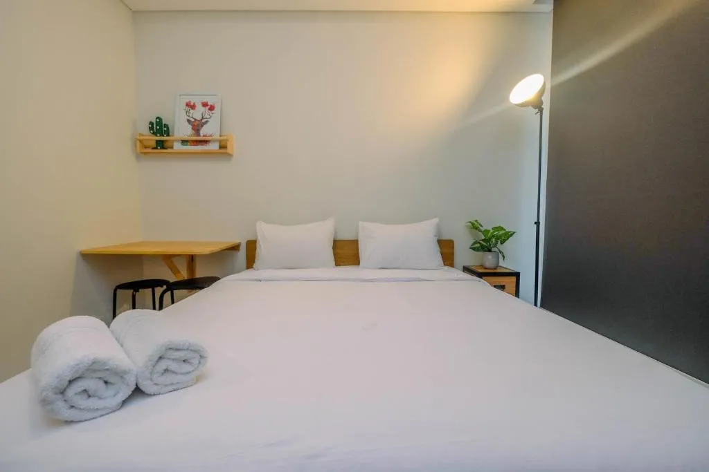 Cozy Gold Coast Studio Apartment with Pool and Sea View By Travelio, Jakarta, Indonesia