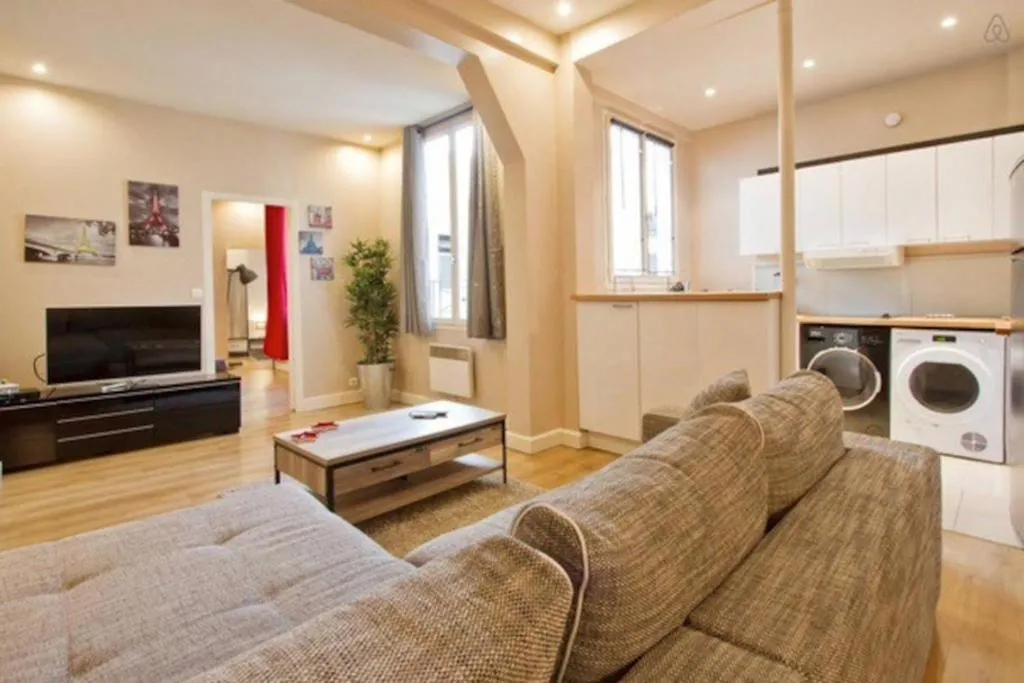 Appartement de 3 pièces 75m2 en plein coeur du Montorgueil & du Marais, Paris, France