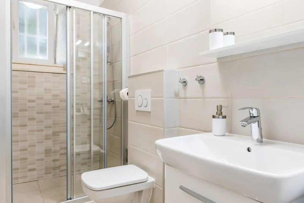 Renovated 2 BR Apartment 5 min to the oldtown, Split, Croaţia