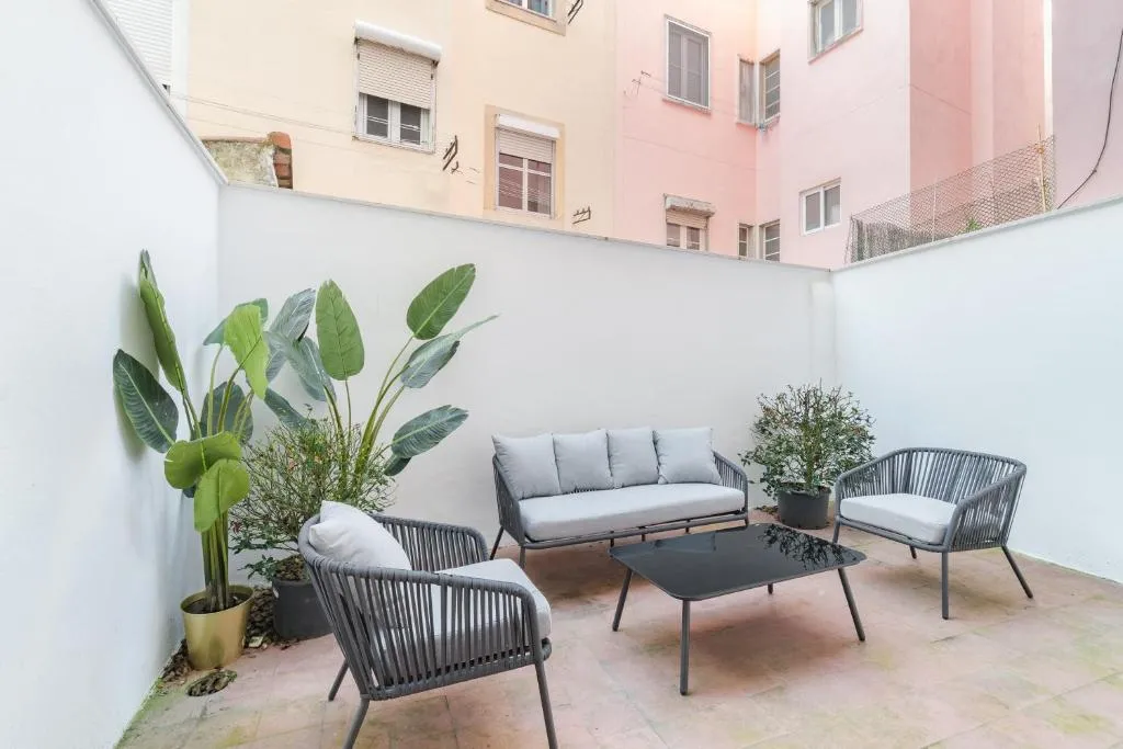 Casa Boma Lisboa - Sunny and Spacious Apartment with Private Terrace - Alcantara II, Amadora, Portugal