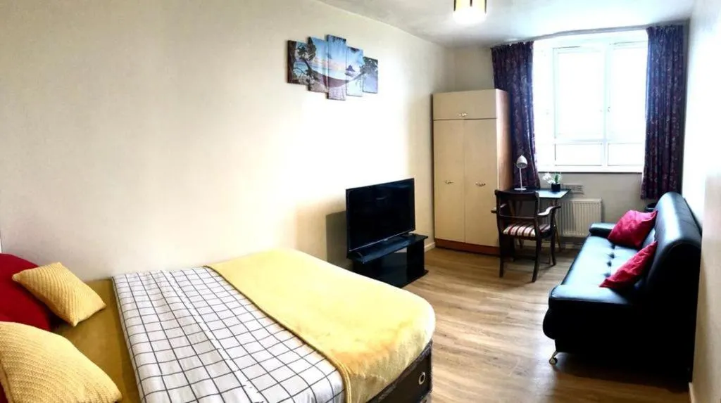 Double room with TV, 11th floor balcony, London, United Kingdom