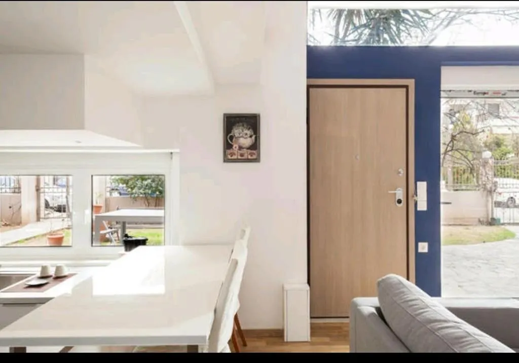 BRIGHT MEZZANINE FLAT WITH GARDEN, Atena, Grecia