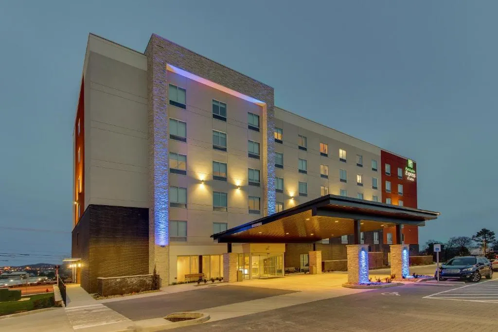 Holiday Inn Express & Suites - Nashville MetroCenter Downtown, Nashville (AR), United States