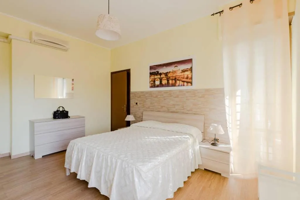Le Rondini Apartment, 5 persone, 2 balconi, Policlinico Tor Vergata e Casilino, Roma, Italia