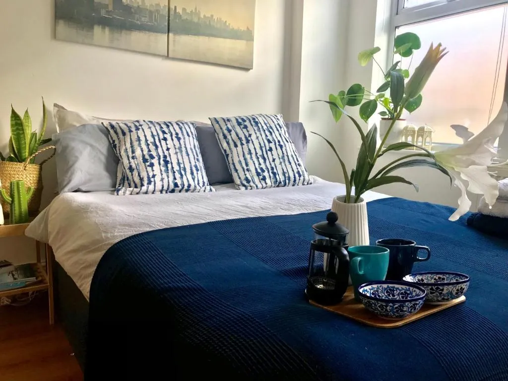 Spacious 2 bedroom flat with Garden, Londra, Marea Britanie