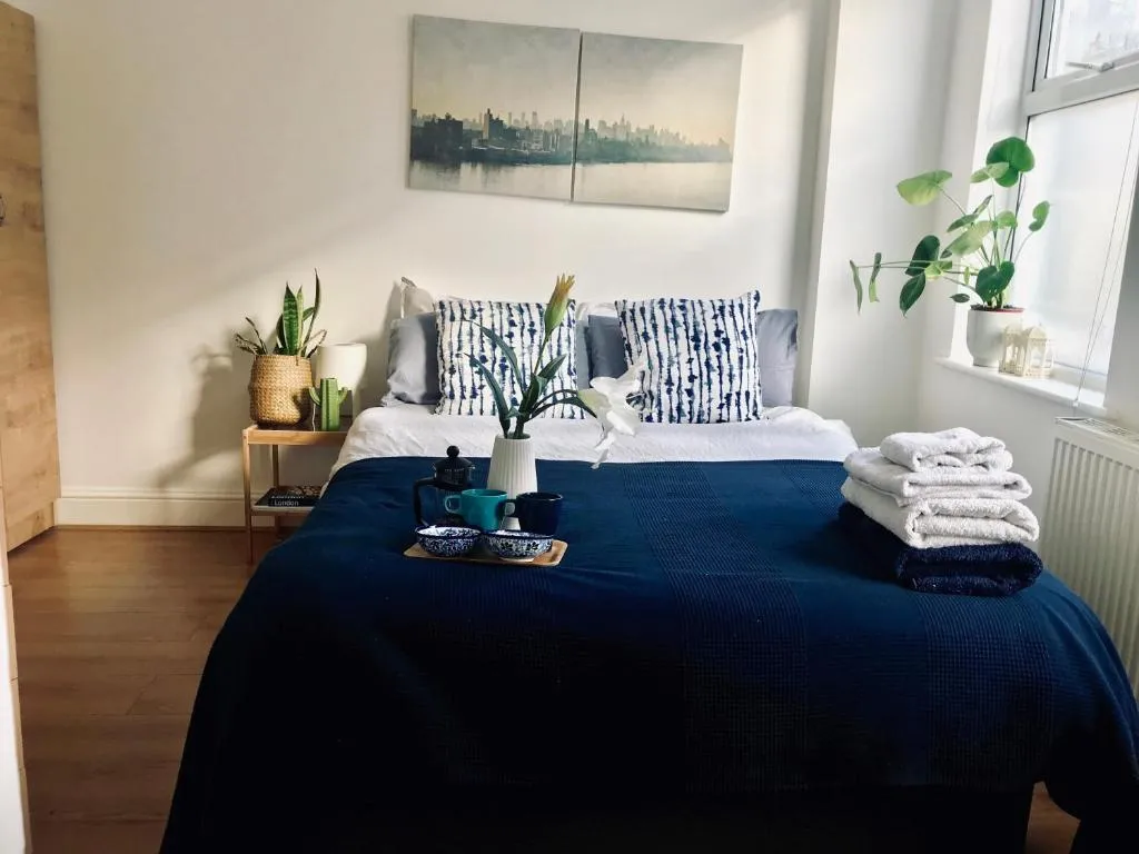 Nice Double Bedroom with Private Bathroom, Londra, Marea Britanie