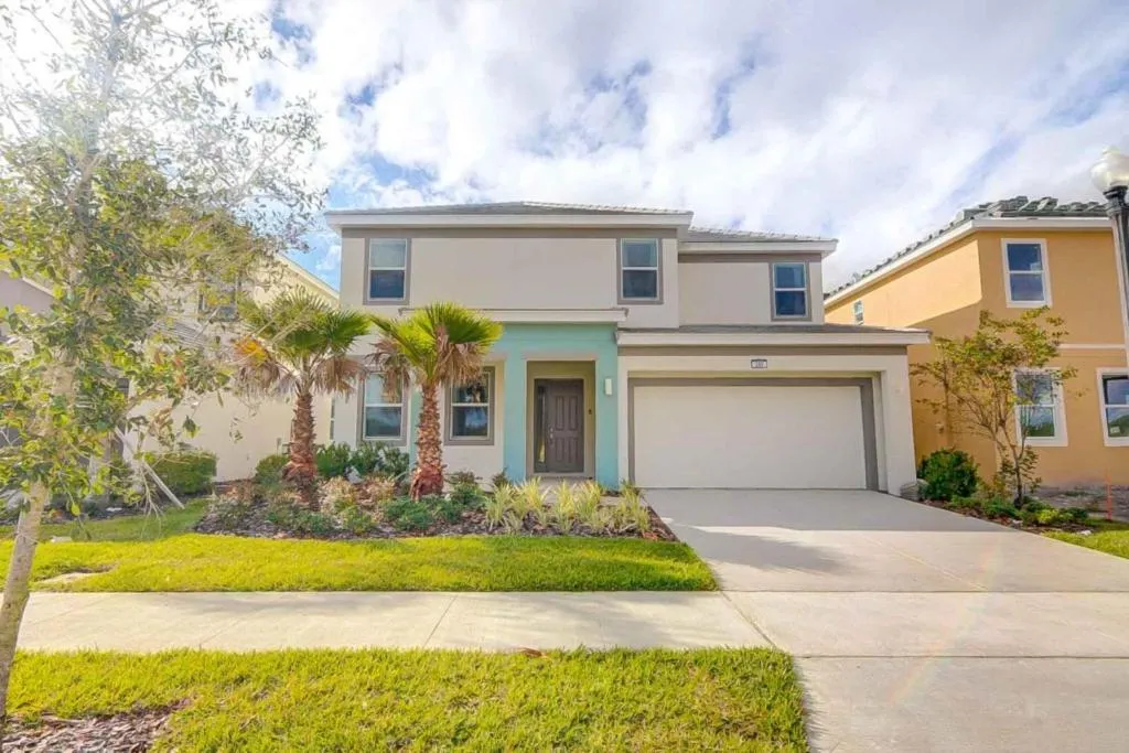Beautiful 6BR Family Home w Pool - Near Disney!, Kissimmee, United States