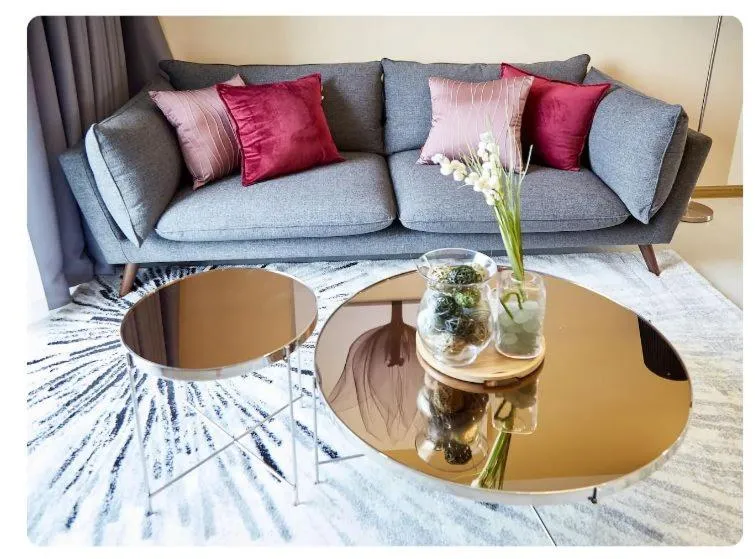 Beautiful 2 BR Apt w/ River View, 5 min to city, Ho Și Min, Vietnam