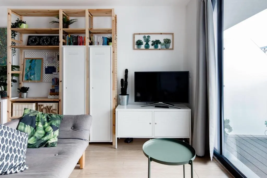 Large Sunny Two Bedroom Apartment with Balcony, Londra, Marea Britanie