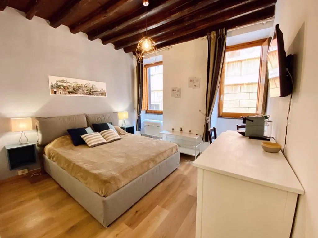 Heart of Rome Apartment, Roma, Italy