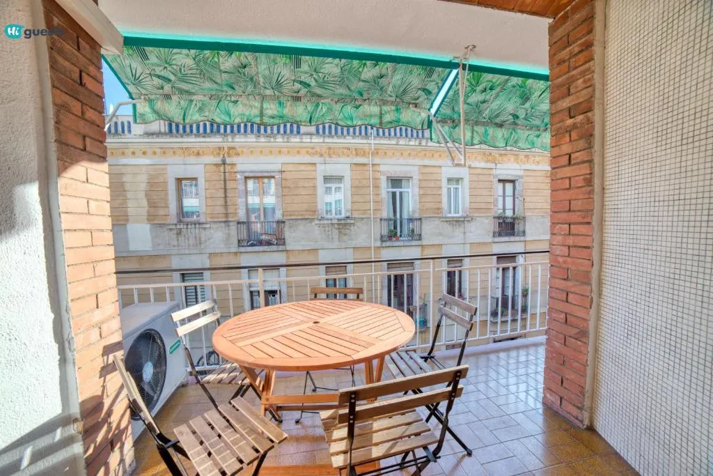 HiGuests - PobleSec Apartment - Ricart, Barcelona, Spain