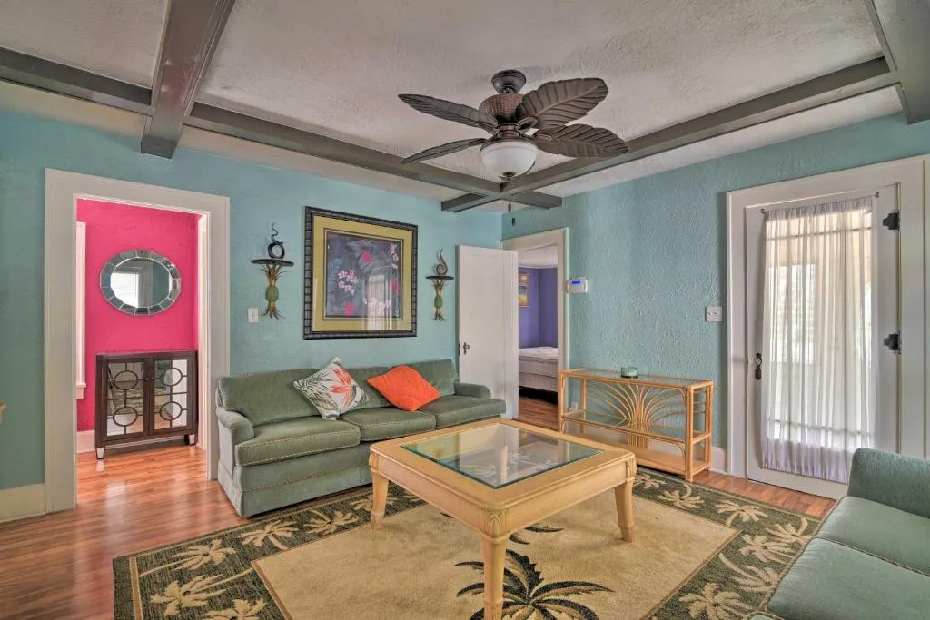 Sunny St. Pete Cottage: Tropicana Field ~1 Mi, Kudrovo, United States