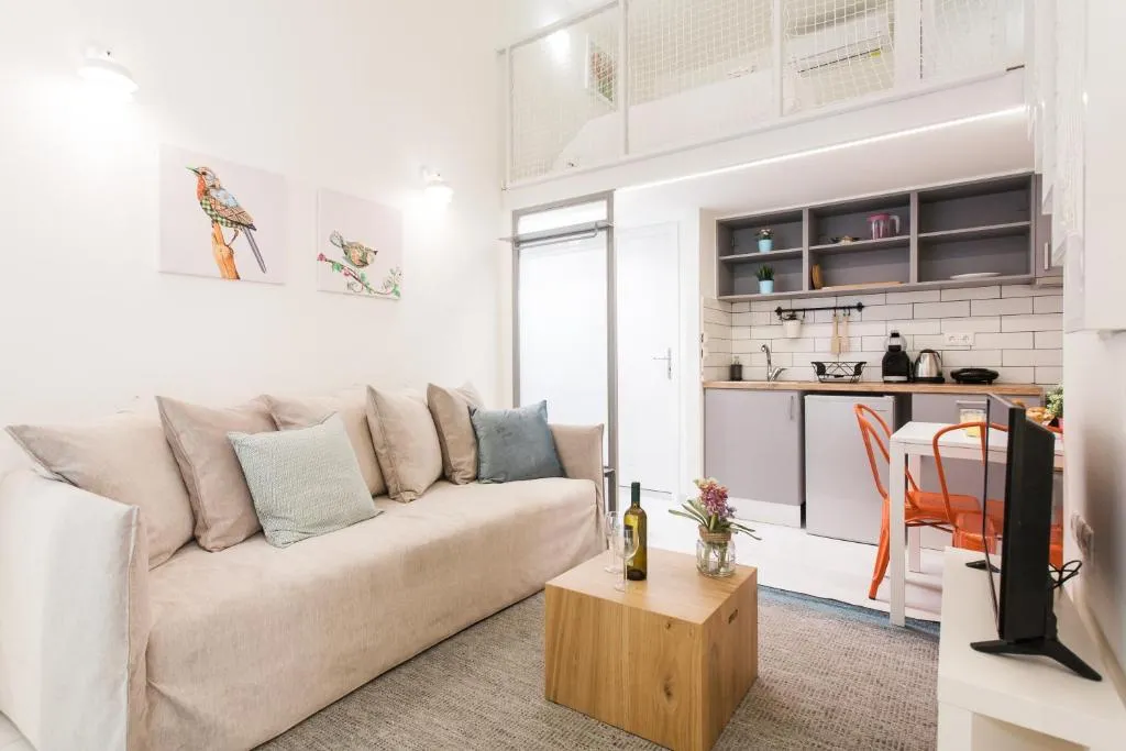 Relax in this funky loft next to metro!, Athens, Greece