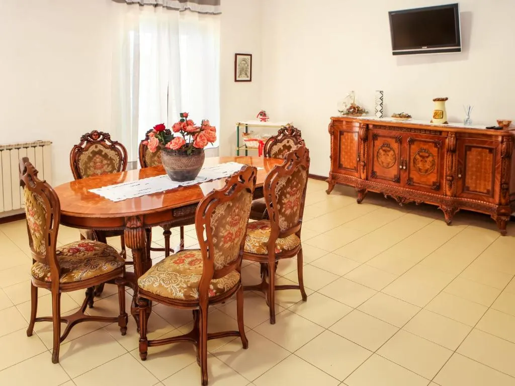 Graceful Apartment in Napoli with Balcony, Napoli, Italia