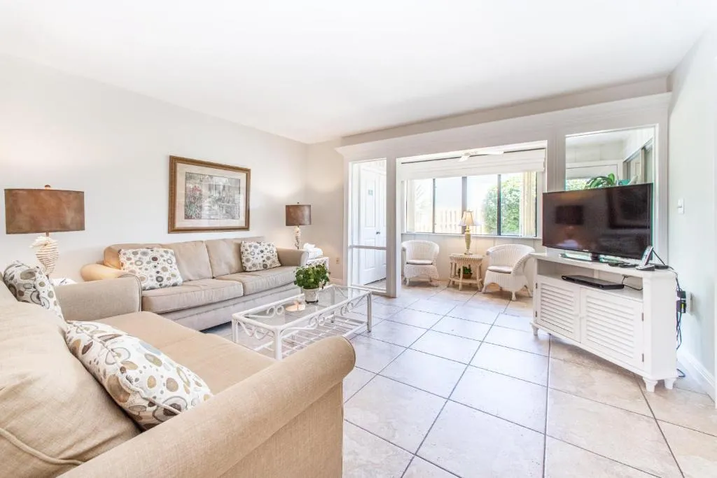 Chateau La Mer #2B by RealJoy Vacations, Destin (FL), United States
