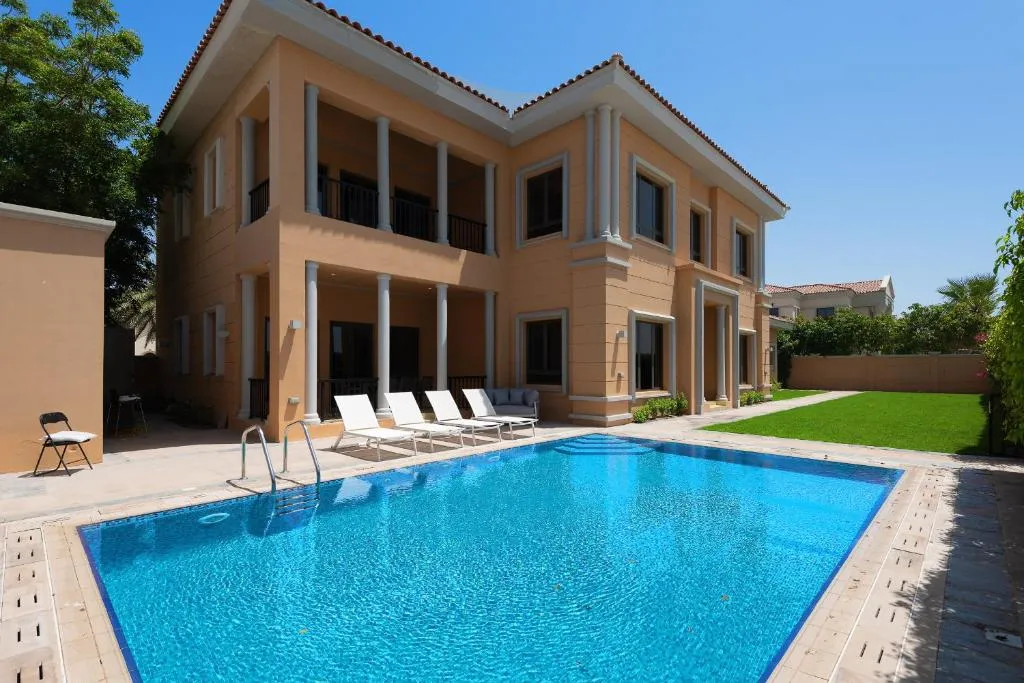 Maison Privee - Luxury 5BR Villa with Private Pool and Beach, Dubai, Emiratele Arabe Unite