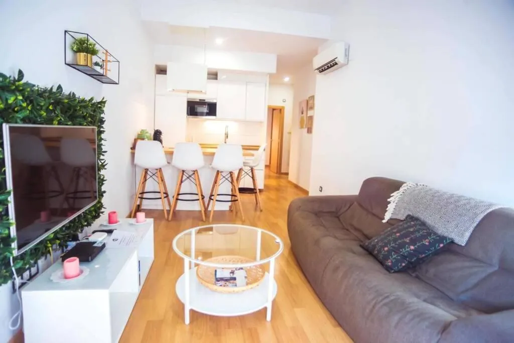 Apartamento en el centro histórico de Málaga con piscina 1 habitación Jinetes, Malaga, Spain