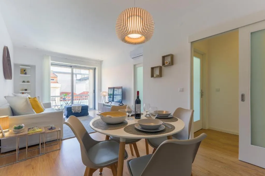 Trindade Family Apartment w/ Parking Place, Porto, Portugal