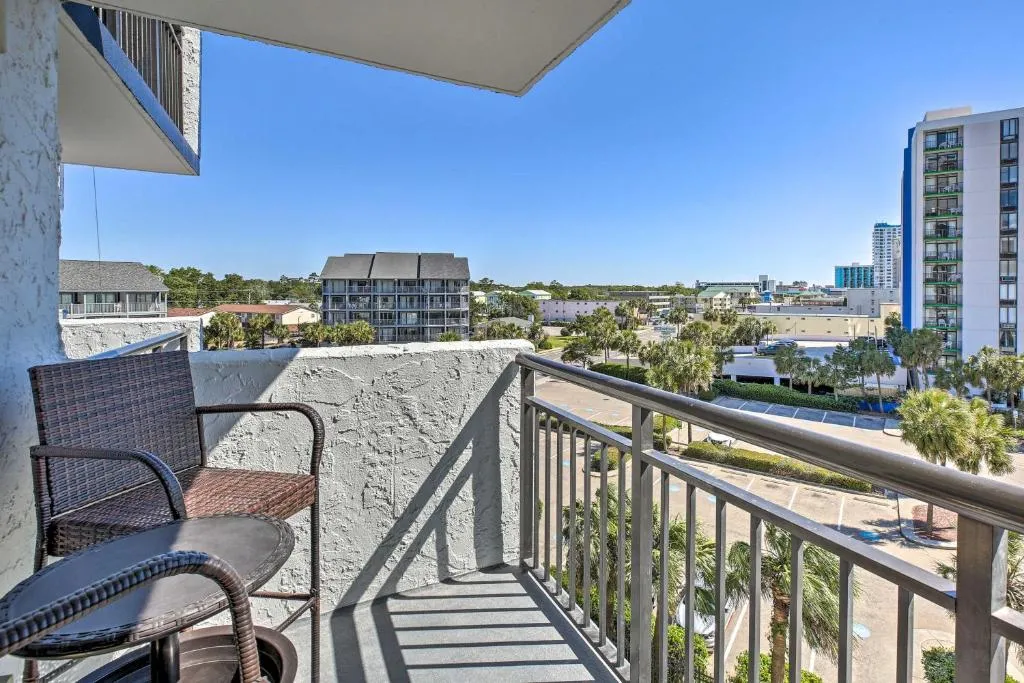 Blue Water Beachfront Condo 2 Mi to SkyWheel!, Myrtle Beach, Statele Unite ale Americii