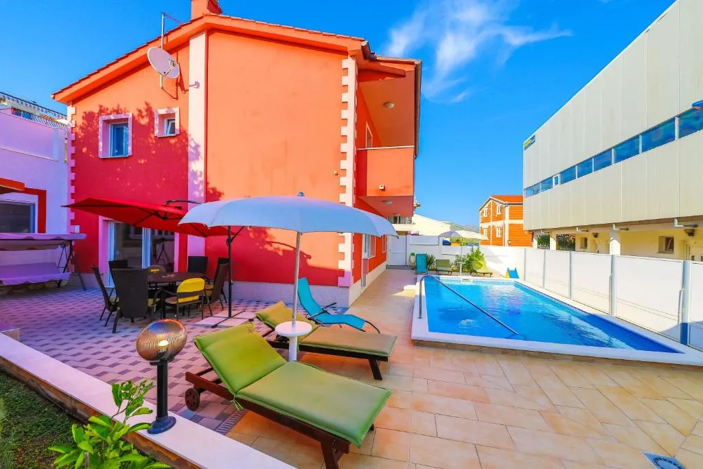 Villa with 4 bedrooms in Okrug Gornji with wonderful sea view private pool enclosed garden, Centola, Croatia