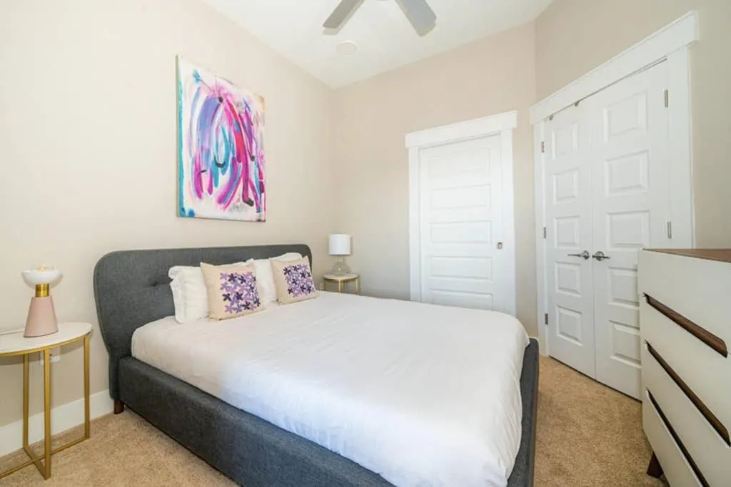 Viagem - Durham - Stylish Modern 1BR W/Parking, Durham, Statele Unite ale Americii