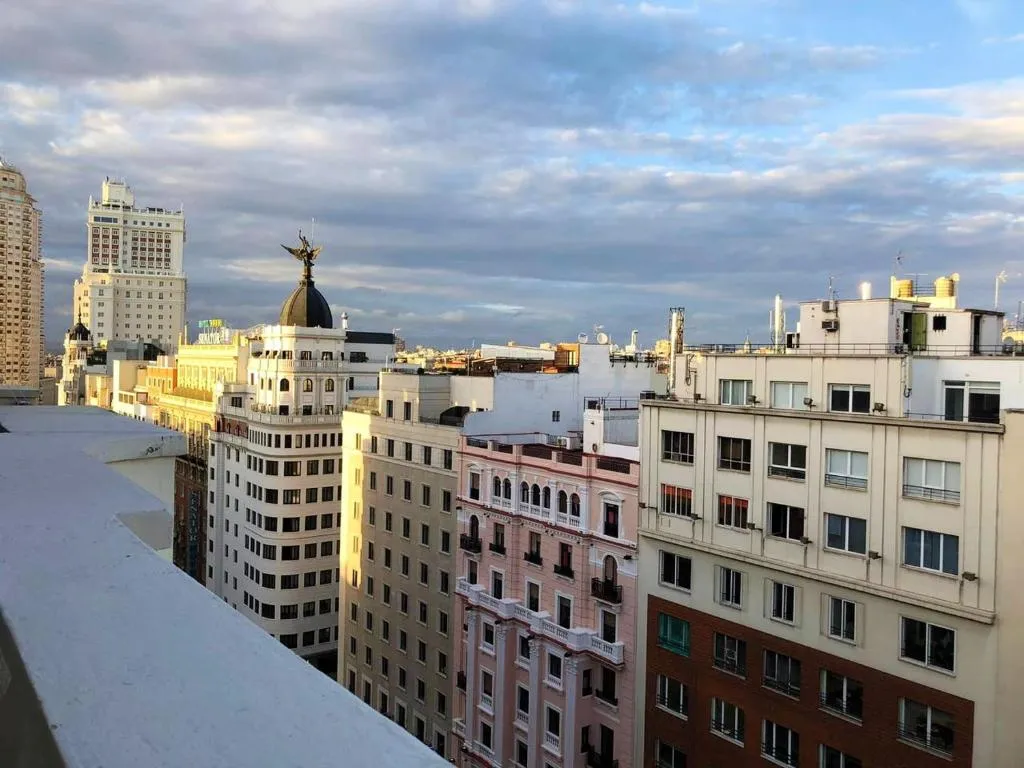 Studio in Madrid with wonderful city view furnished terrace and WiFi, Madrid, Spania
