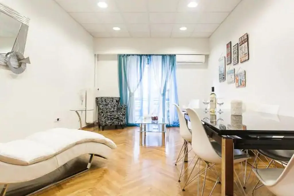 4BDR Amazing Spacious full Apt in Plaka (and Netflix), Atena, Grecia