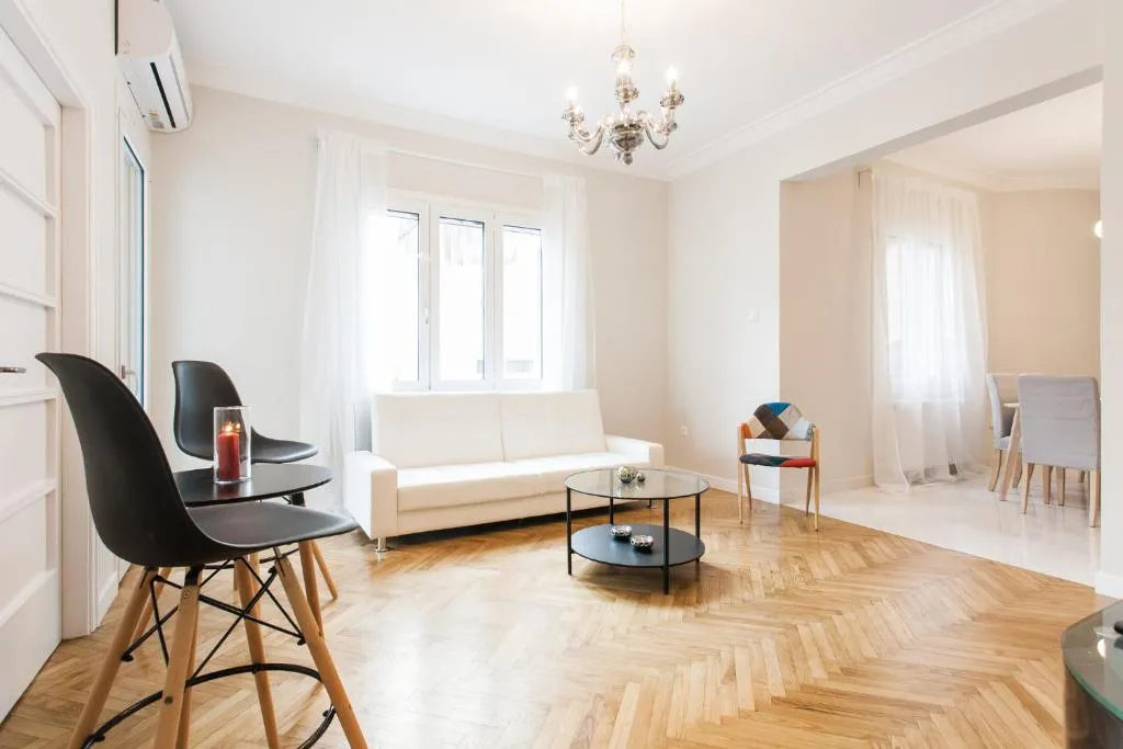 HIGHEND 2BDR Full APT/ IDEAL LOCATION (and Netflix), Atena, Grecia