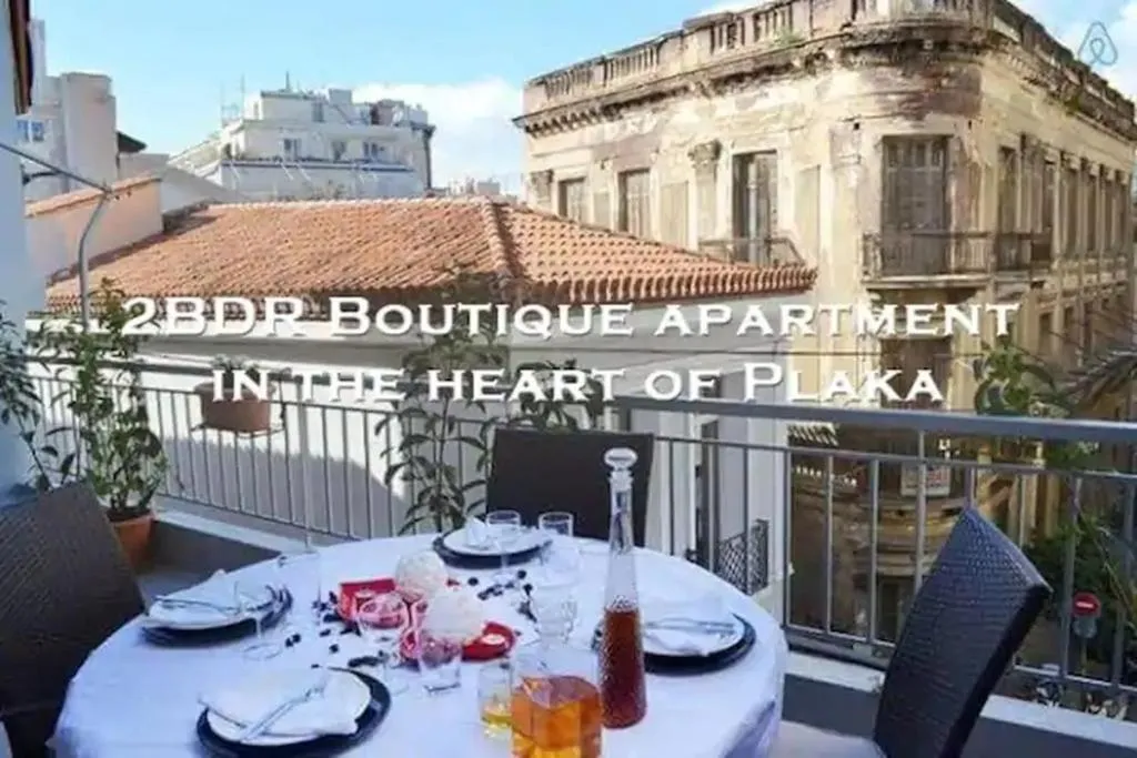 2BDR Boutique Full Apt in Plaka (BIG BALCONY), Atena, Grecia