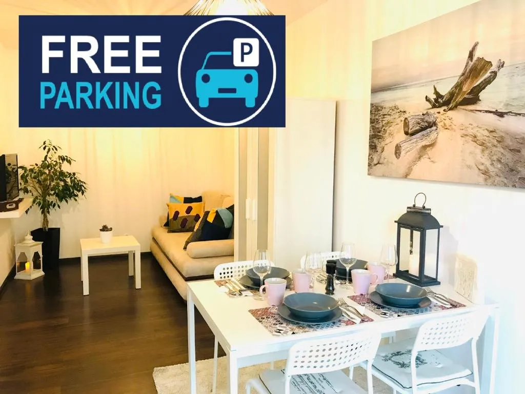Bird House Apartment in the City Center, Cracovia, Polonia
