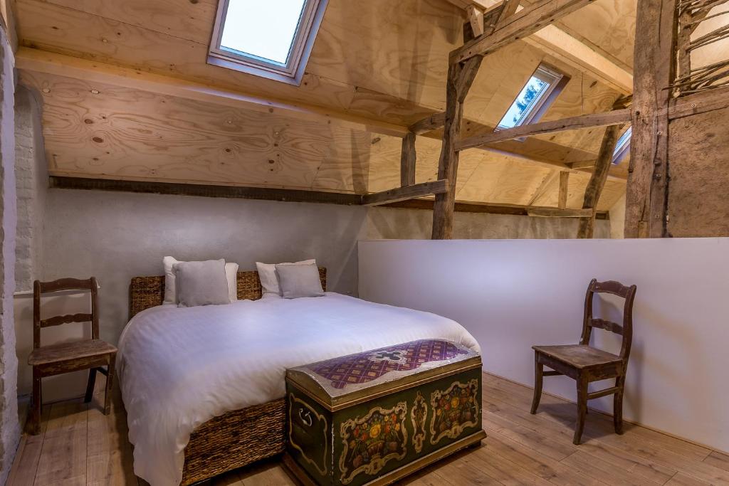 Aan de Holle Weg. Zeer landelijk gelegen verbouwde stal tot woning