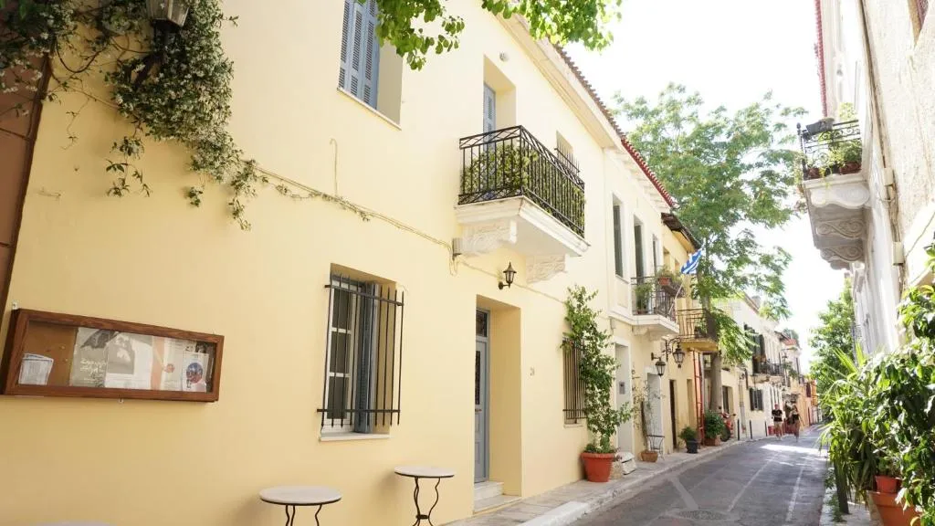 Athenian House in Plaka - 4 Bdrm Villa - 10 adults, Atena, Grecia