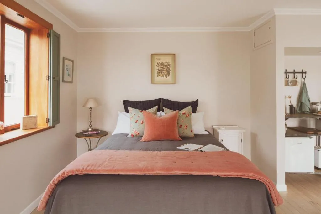 Room For Two, Cambourne, New Zealand